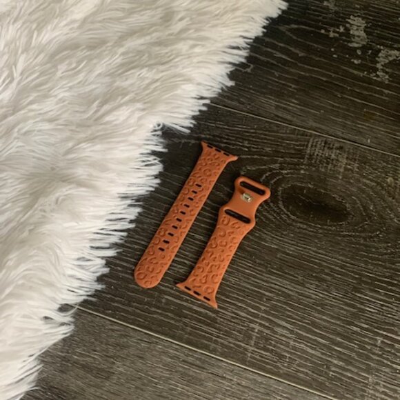 Ultra Soft Silicone Burnt Orange Leopard Engraved Apple Watch Band | 38/40/41mm - Picture 4 of 4